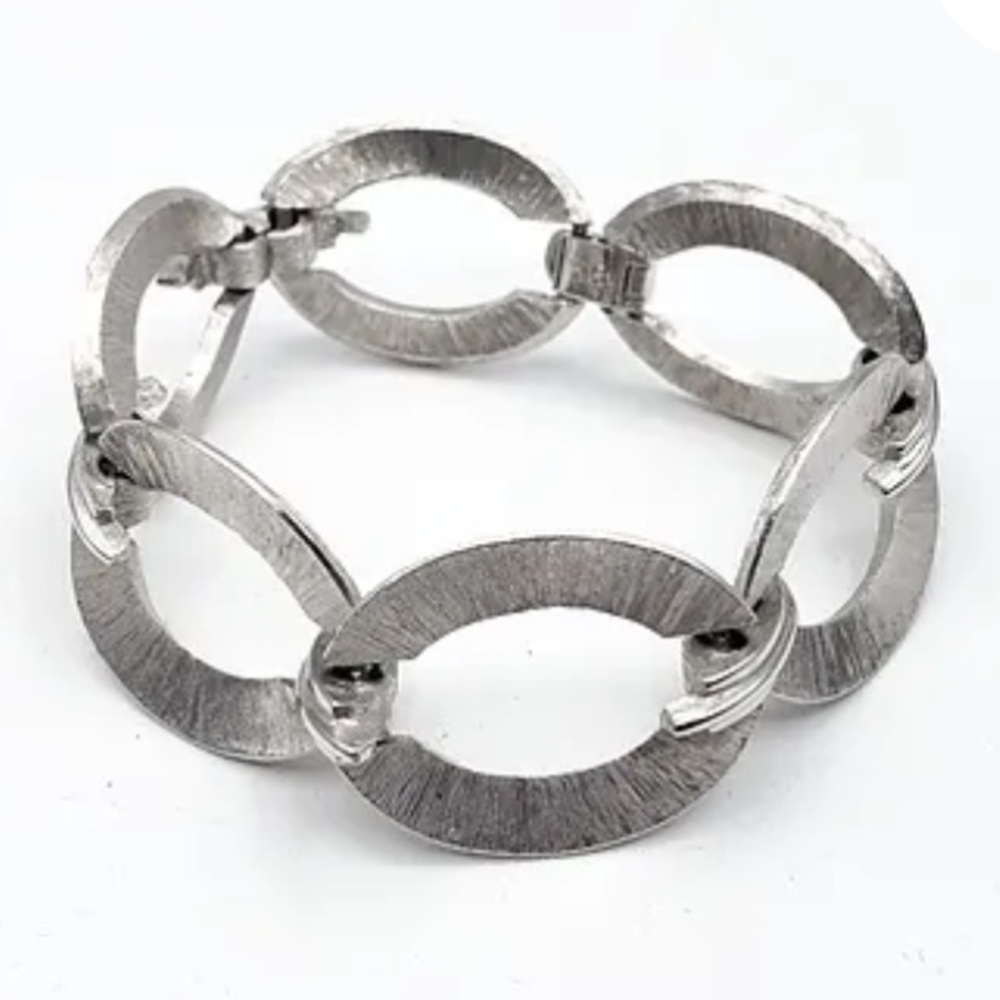 Vintage Crown Trafari Silver Textured Oval Circle Chunky Chain Link Bracelet